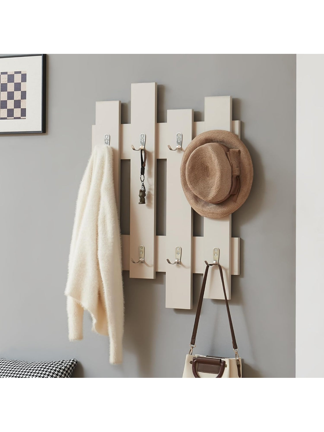 Perchero de pared con dieciseis ganchos para ropa bolsos y accesorios en entrada dormitorio u oficina